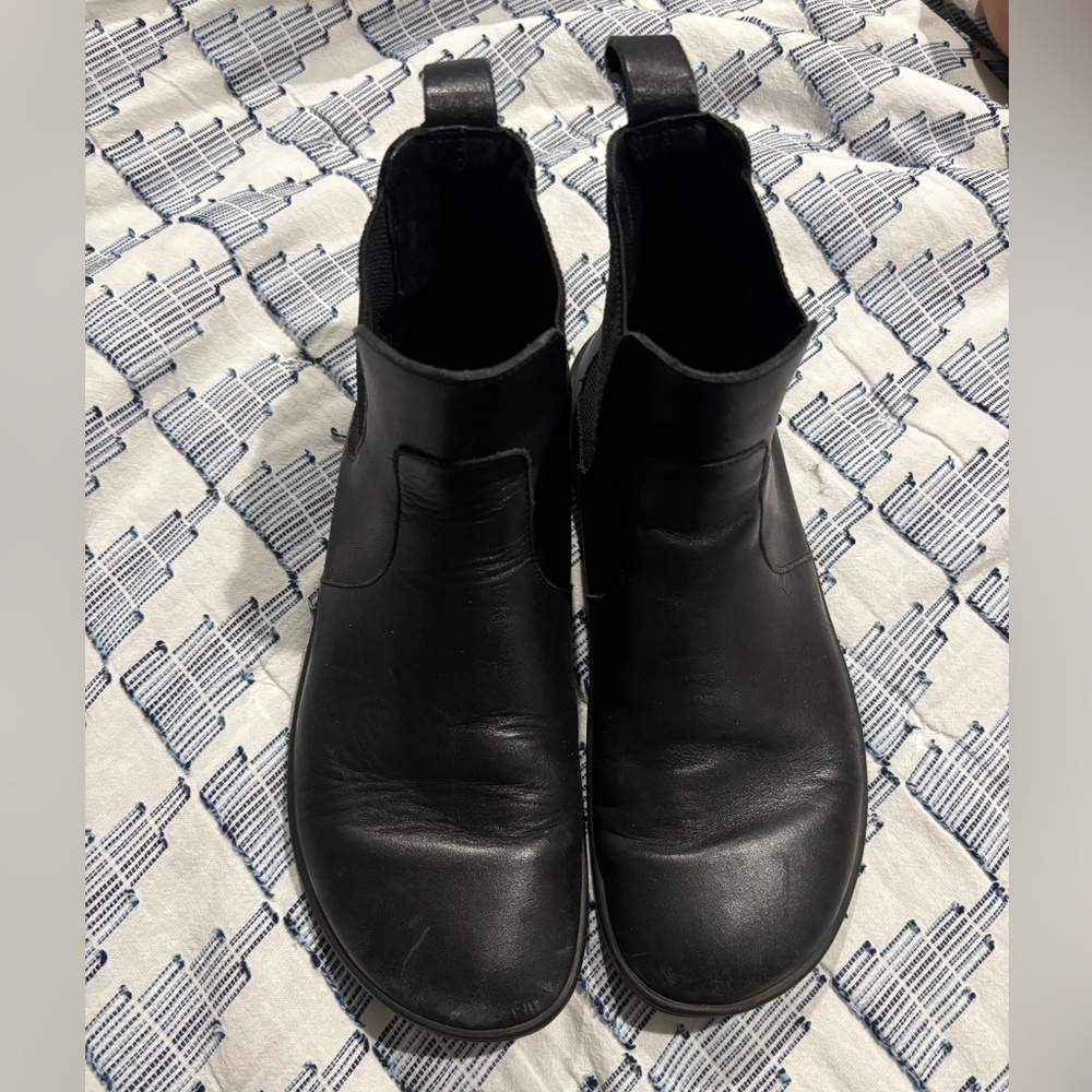 Black Vivo barefoot boots